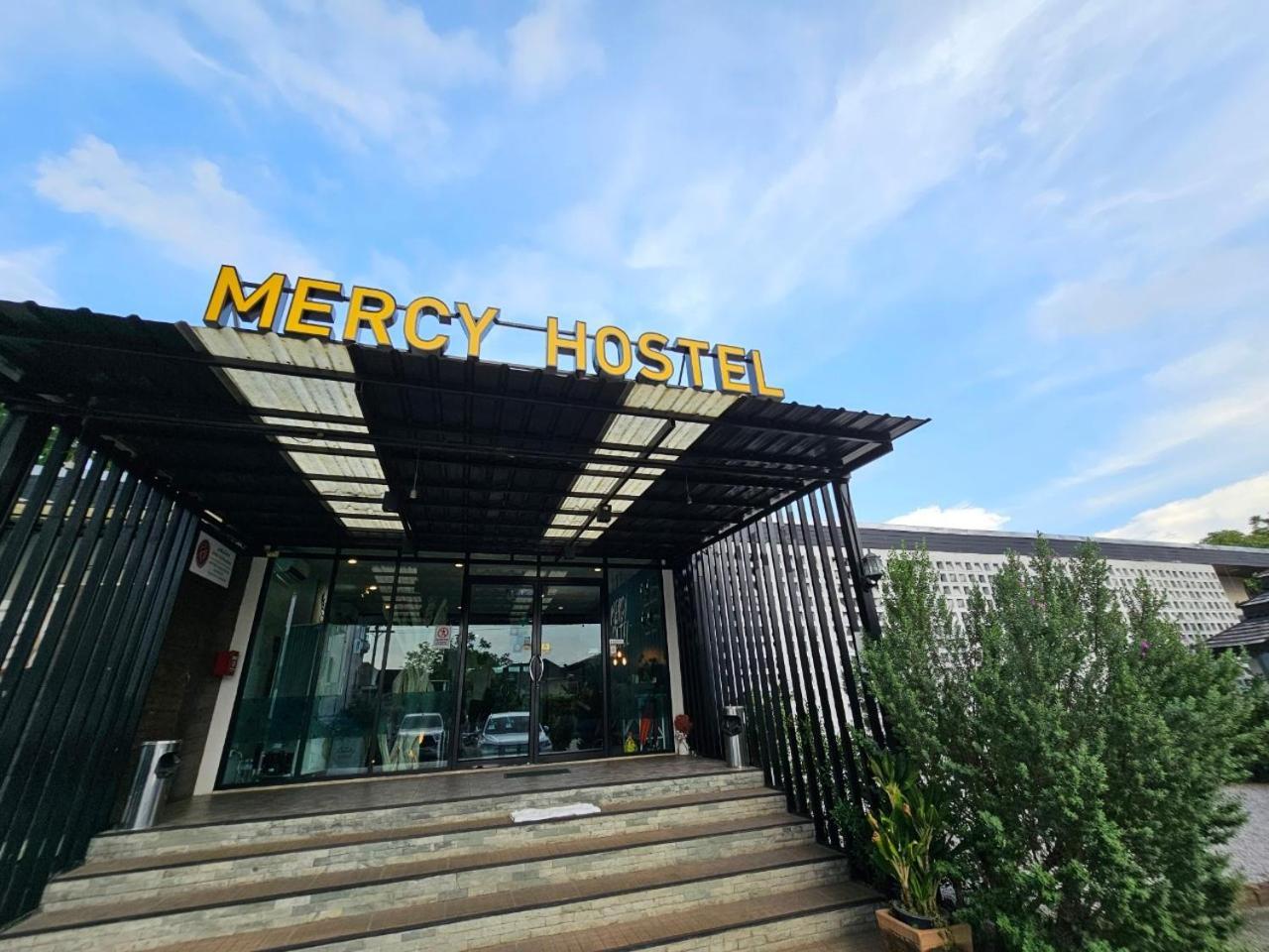 Mercy Hostel Chiang Rai Bagian luar foto