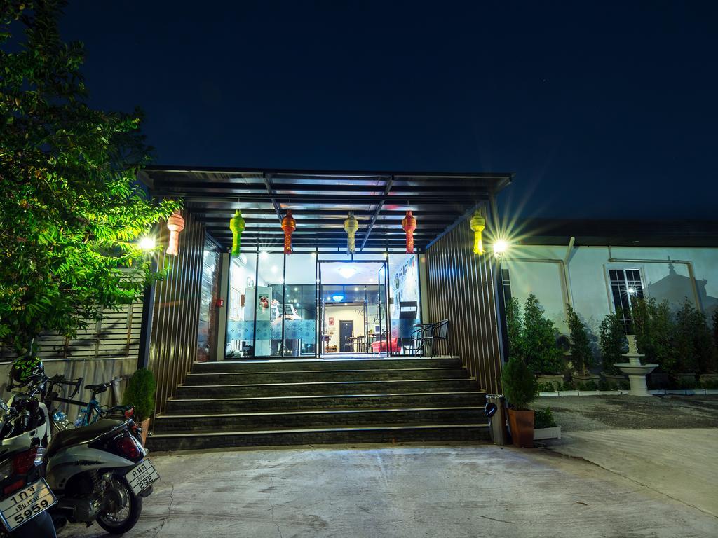 Mercy Hostel Chiang Rai Bagian luar foto